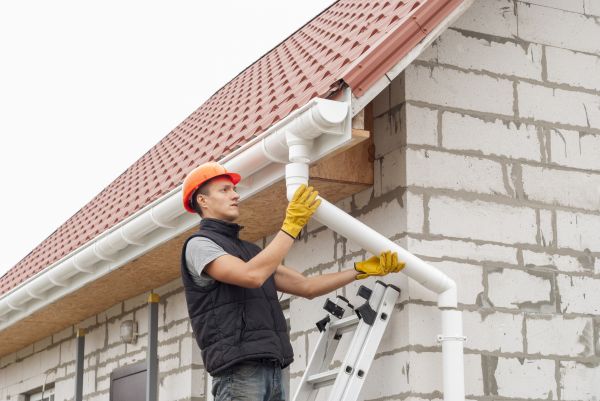 Cost of Gutter Downspout Unclogging in Dade City